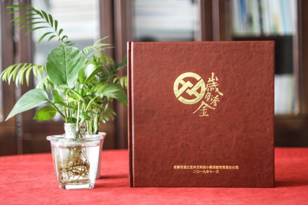 企業(yè)5周年度回憶錄故事冊(cè)怎么設(shè)計(jì)-制作員工工作生活的紀(jì)念相冊(cè)集