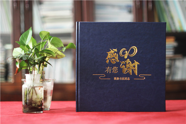 送領(lǐng)導(dǎo)電力工程施工紀(jì)念圖冊(cè)怎么制作-項(xiàng)目經(jīng)理建筑施工竣工宣傳冊(cè)