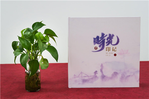 領(lǐng)導(dǎo)定制紀念冊大概價格-一個工作相冊多少錢